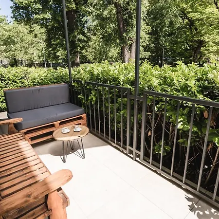 Flexihome Sk - Park Komenskeho Lägenhetshotell *